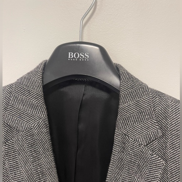 HUGO BOSS SUIT JACKET - Picture 3 of 4